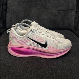 Nike Women’s Vomero 18 'Summit White Elemental Pink' HM6804-105 Size 9.5